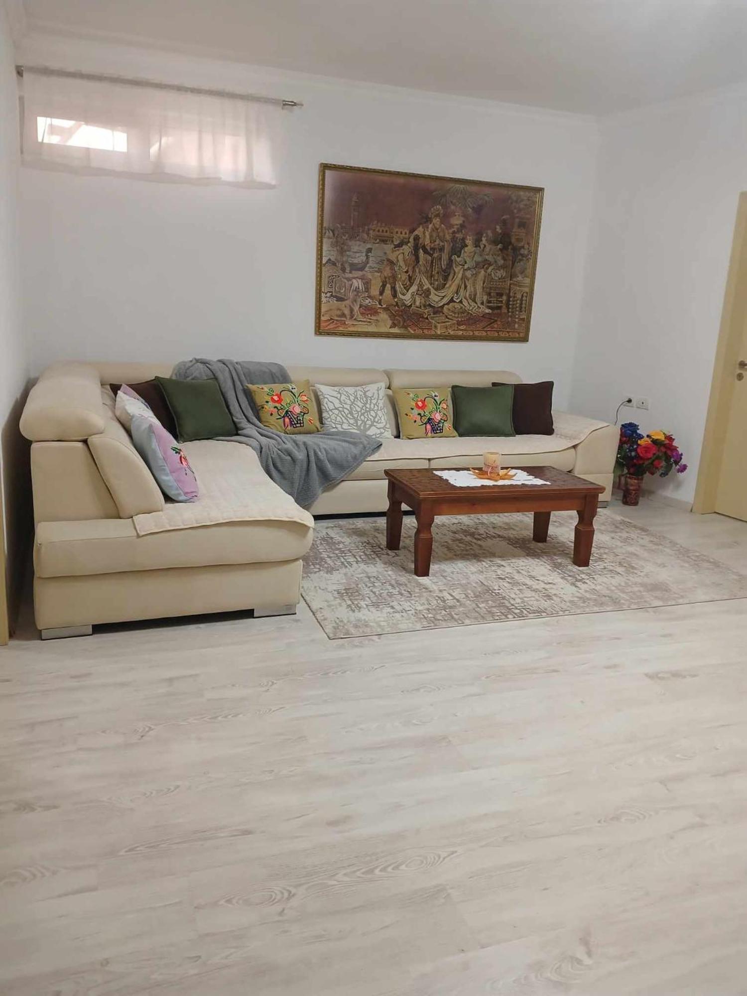 Gjirokastër Eniguesthouse מראה חיצוני תמונה