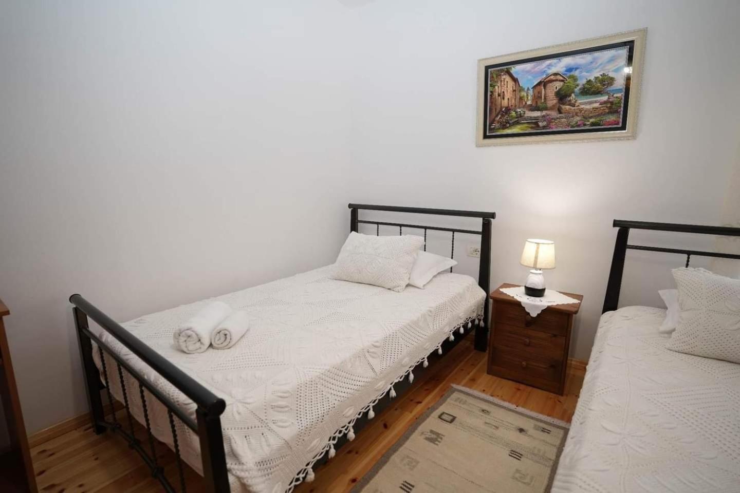Gjirokastër Eniguesthouse מראה חיצוני תמונה