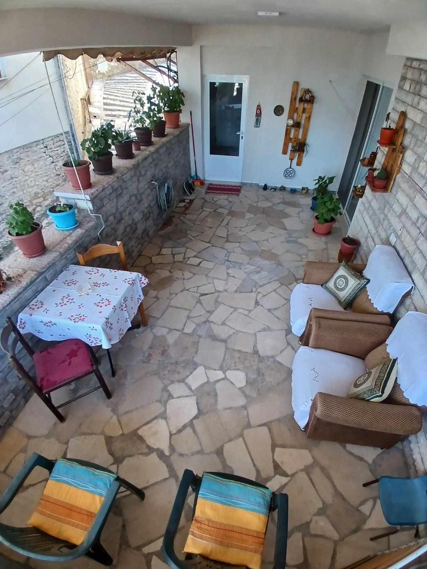 Gjirokastër Eniguesthouse מראה חיצוני תמונה