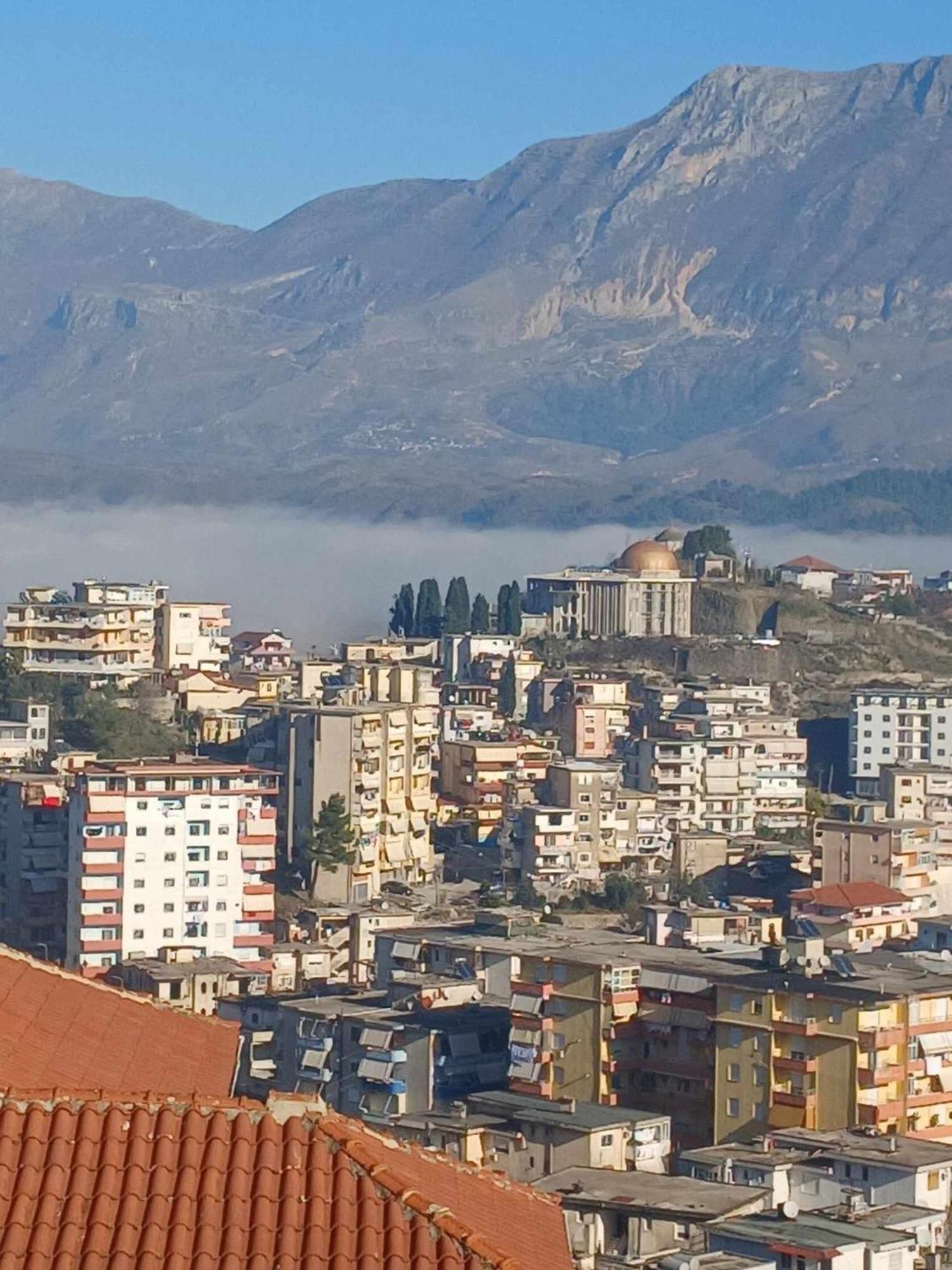 Gjirokastër Eniguesthouse מראה חיצוני תמונה