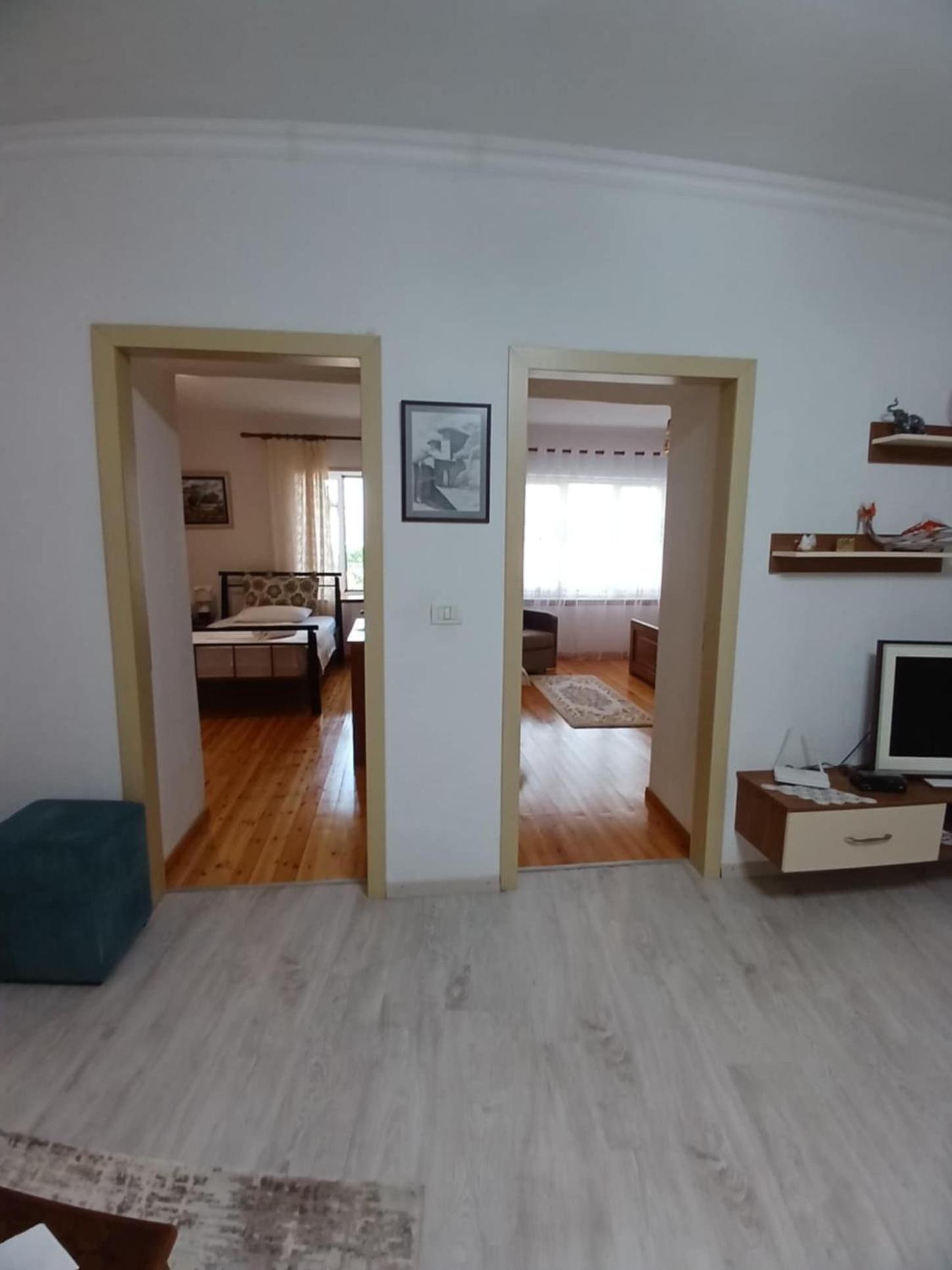 Gjirokastër Eniguesthouse מראה חיצוני תמונה